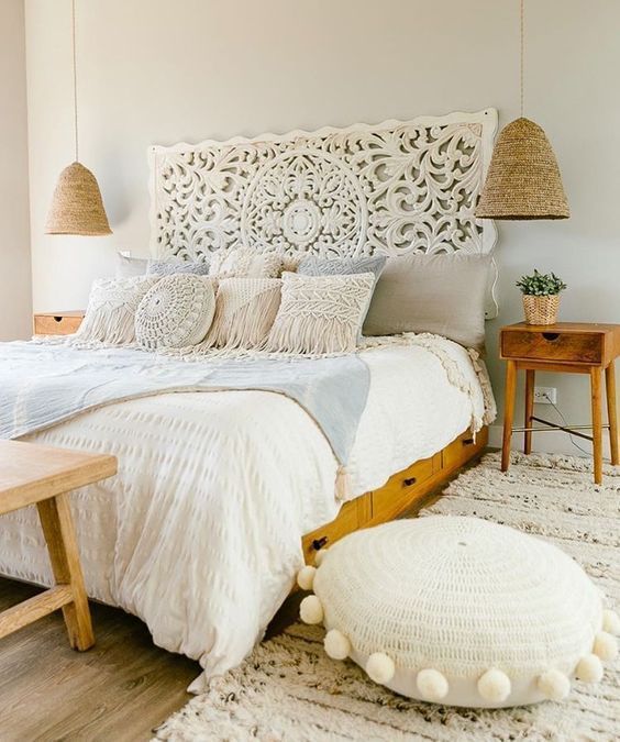 Cabecero de cama en madera tallada de estilo hindú, para decorar el dormitorio

