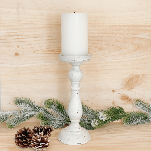 candelabro de madera en blanco con vela decorativa